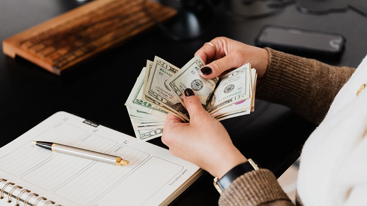 2 Kasım euro ve dolar kaç TL? Dolar ekim enflasyon rakamları öncesinde düşüşte!